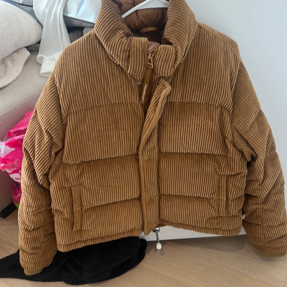 Aritiza  super puff jacket! Only worn one winter